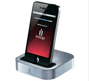 [EBAY] Iomega SuperHero Backup- und Ladestation für iPhone und iPod touch inkl. 4 GB SD-Karte für nur 12,95 Euro