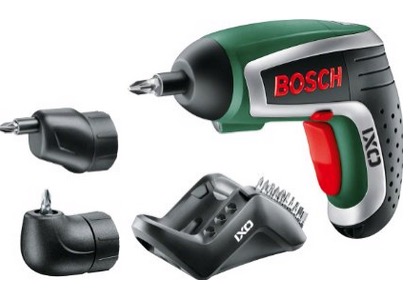 Bosch IXO 4 inkl. Winkel- und Exzenteraufsatz + 10 Standard-Schrauberbits für nur 45,74 Euro inkl. Versand