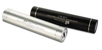Mini PowerBanks 2600mAh mit Taschenlampe in blau, silber und rosa nur 2,99 Euro bei Primeversand