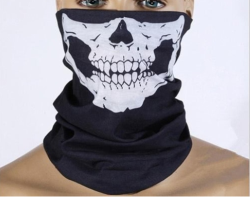 Knaller! Schal mit Gesichtsmaske und Schädelmotiv für nur 57 Cent inkl. Versand