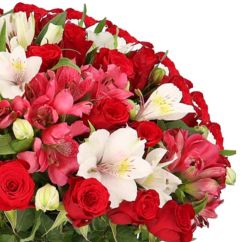 Rosenstrauß Liebesgruß 30 Stiele 100 Blüten für 26,98€ (statt 32€)