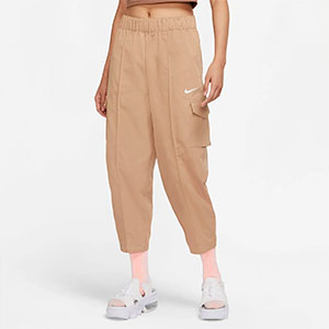 NIKE Sportswear Essentials Curve Woven High-Rise Damen Pants für nur 31,90€ inkl. Versand
