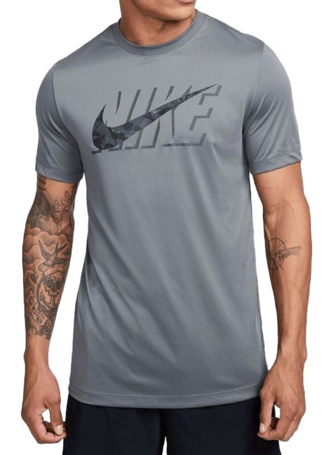 Nike Shirt Dri-FIT Camo T-Shirt versch. Modelle je 24,49€ inkl. Versand (statt 33€)