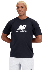 2-teiliges New Balance Stacked Logo Outfit mit Shirt und Short für 39,99€ (statt 50€)