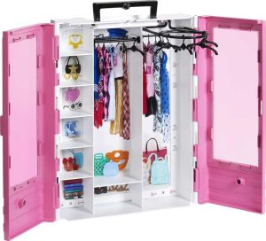 Barbie GBK11 – Traum Kleiderschrank, tragbares Modespielzeug für Kinder nur 21,59€ (statt 30,99€)