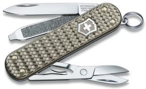 VICTORINOX Taschenmesser Classic Precious Alox (Infinite Gray) mit 5 Funktionen in der Geschenkbox für 24,99€