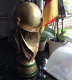 Versand aus Deutschland! Der Weltmeister-Pokal als Replica in Original-Größe (37cm, ca. 2,5 kg) nur 35,- Euro inkl. Versand