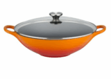 Le Creuset Wok Volcanic aus Gusseisen mit Glasdeckel 32cm für nur 90,69 Euro inkl. Versand bei Amazon Italien!