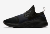 Nike Lunarcharge Essential Herrensneaker in Schwarz oder Dust-Platinum für nur 54,97 Euro inkl. Versand (Vergleich 84,-)