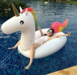 Das aufblasbare Einhorn in 275 x 140 x 130cm für nur 33,27 Euro inkl. Versand