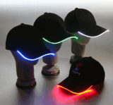 [GADGETWELT.DE] Die coole Kappe mit dem leuchtendem Schirm ist wieder da!