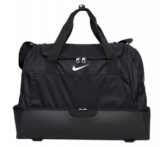 NIKE Performance Club Team Swoosh Sporttasche (Gr. M) nur 14,99 Euro inkl. Versand