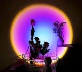 STRIR Projektions- und Stimmungslampe mit Regenbogen-Sonnenuntergangseffekten für 10,80 Euro