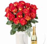 Rosenbouquet mit 18 langstieigen, gelb-orangen Rosen und Goldtraum-Piccolo für nur 21,99 Euro