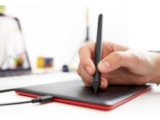 One by Wacom Pen Tablet – New Edition in Small für 45,90 Euro oder in Medium für 55,90 Euro